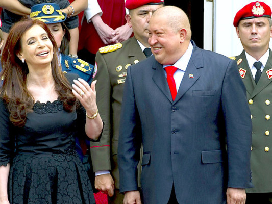 Chávez se reúne con Kirchner y Rousseff la víspera de CELAC