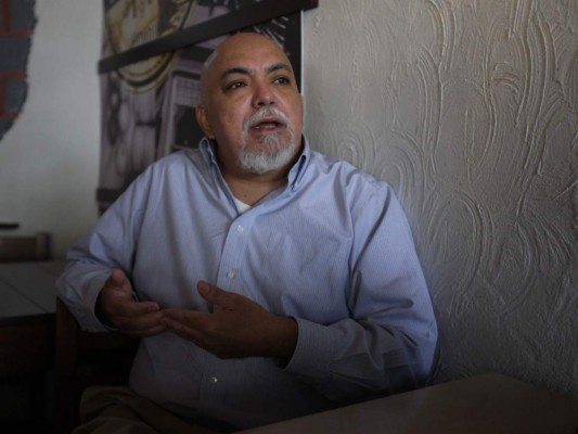 León Leiva Gallardo: Me fastidia un poco el mundillo literario