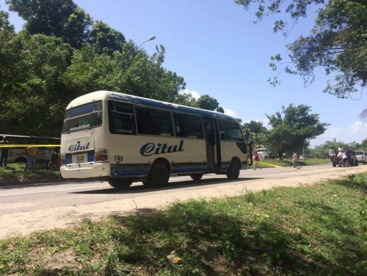 Asalto a bus deja dos personas muertas