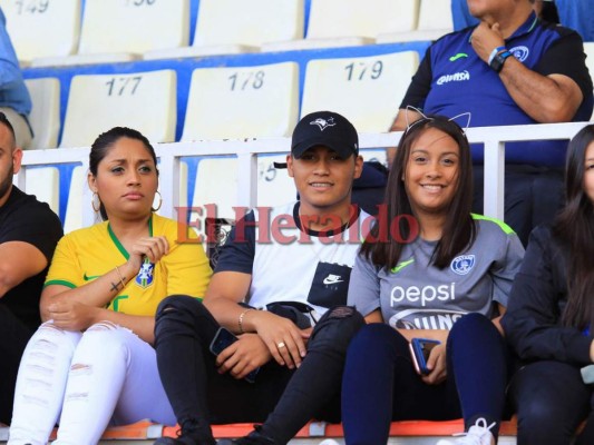 FOTOS: Las bellezas capitalinas que llegaron al estadio Nacional a disfrutar del Olimpia vs Motagua
