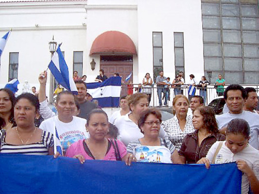 Estados Unidos y Honduras firman acuerdo para proteger a inmigrantes