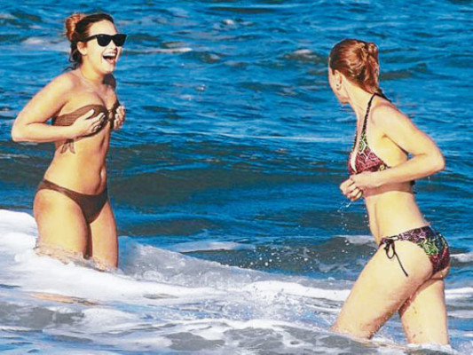 Demi Lovato luce sus hermosas curvas en Brasil