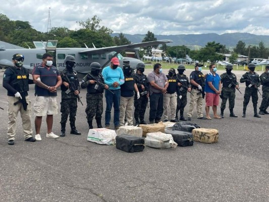 Trasladan a Tegucigalpa al alcalde de Roatán y la droga incautada &nbsp;&nbsp;