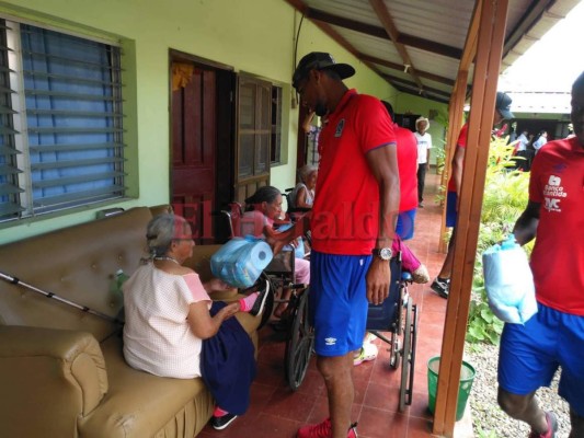 Olimpia visita asilo de ancianos previo al duelo ante Altamira