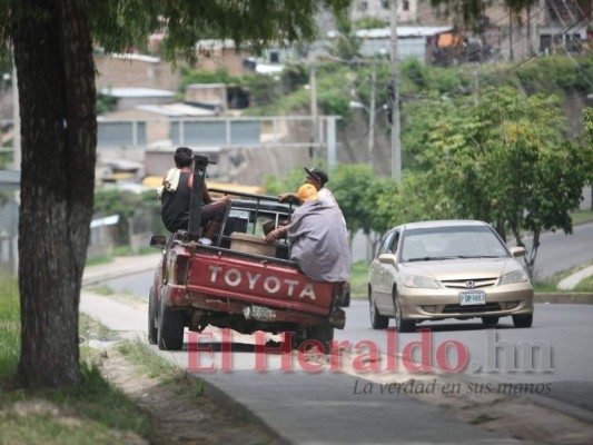 Hasta 3 mil lempiras de multa por aparcar en aceras de la capital