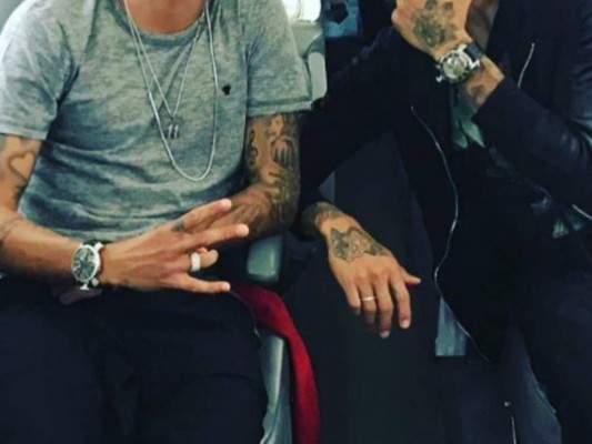 Dani Alves y Neymar viajan juntos hacia Rosario, Argentina, para la boda de Leo Messi