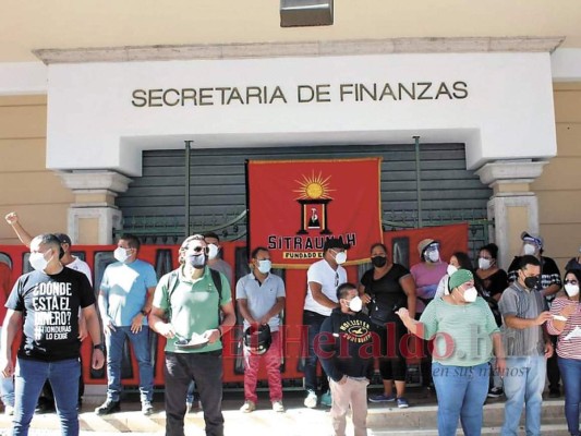 Gobierno aprueba aumento de salarios a funcionarios públicos