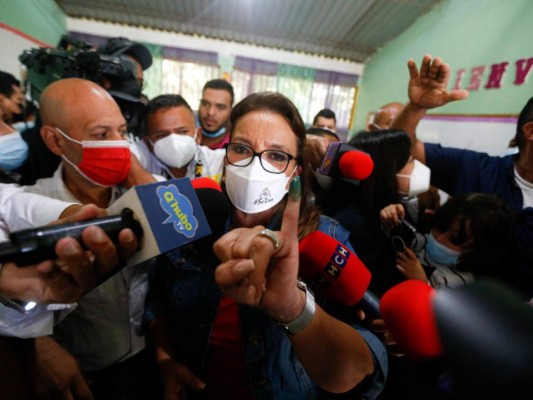 'Tengan paz, no atendamos provocaciones': Xiomara Castro vota en Catacamas, Olancho