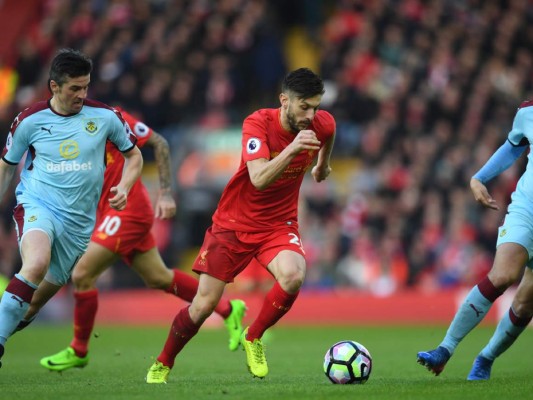 Liverpool remonta ante el Burnely 2-1 y queda cuarto en la tabla