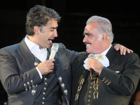 Los momentos más emotivos entre Alejandro y Vicente Fernández (FOTOS)