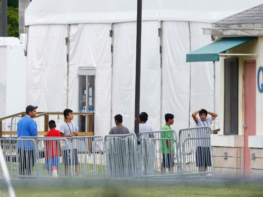 Estados Unidos rechaza solicitudes de residencia de jóvenes inmigrantes por su edad