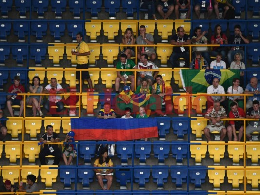 Con pitoretas y banderas, así es el ambiente en el encuentro entre Brasil vs Suiza