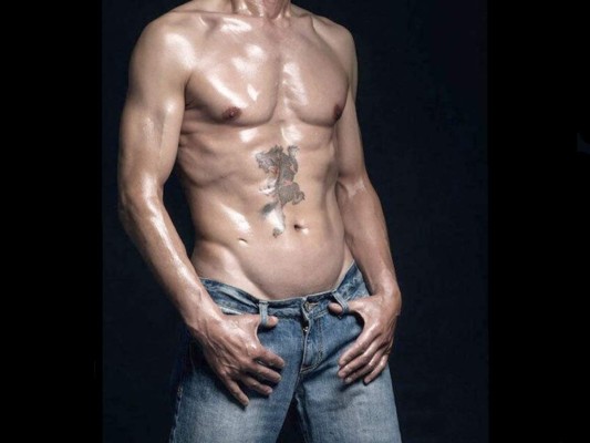 Hombre en China tiene cuerpo perfectamente tonificado a sus 61 años