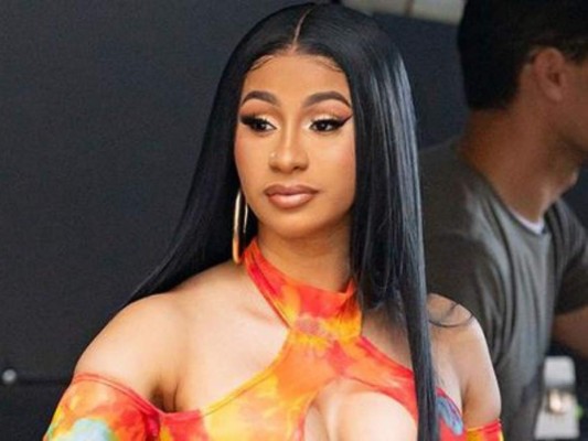 Cardi, de 29 años, quien también nació en el Bronx, decidió solidarizarse con las víctimas del voraz incendio. Foto: AFP