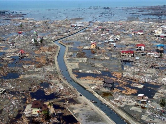 15 imágenes para recordar los 15 años del devastador tsunami en Indonesia