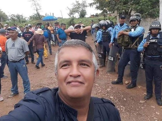 Consternación y llanto en el entierro del periodista Luis Almendares (FOTOS)