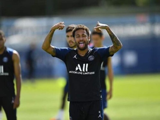 Neymar sorprendido con las amigas de su hermana&nbsp;&nbsp;