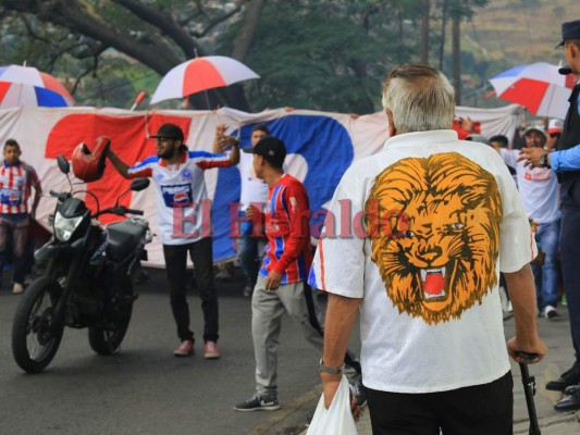 Las mejores fotos del ambiente afuera del estadio Nacional previo al clásico Olimpia vs Motagua
