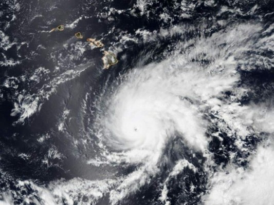 Huracán Lane baja de categoría pero la alerta continúa en Hawái