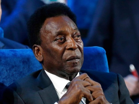 Pelé se recupera de cirugía para extirpar un tumor en el colon