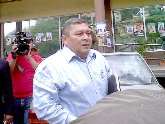 Sigue desfile de oficiales en Ministerio Público