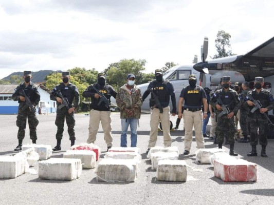 Trasladan a Tegucigalpa 15 fardos de droga decomisada en Atlántida﻿