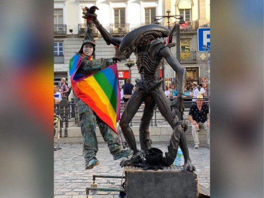 La hondureña que detiene el tiempo como estatua en España