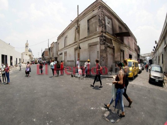 Así avanza reconstrucción de puestos afectados por incendio en Comayagüela (FOTOS)