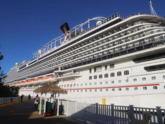 Así fue el arribo del imponente crucero 'Carnival Vista' a Roatán