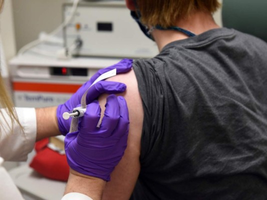 Pfizer dice que su vacuna contra el coronavirus es 95% efectiva y protege a adultos mayores  