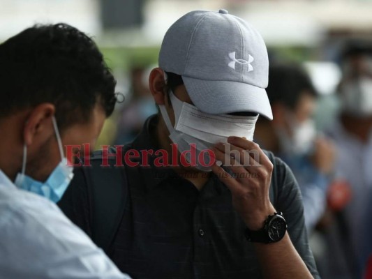 Fotos: Así fue el regreso de Wilson Berríos a Honduras tras cirugías en su rostro