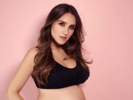 Dulce María confirma que se convirtió en mamá con tierna foto
