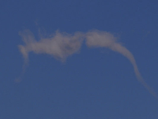 Formaciones naturales que flotan en el cielo