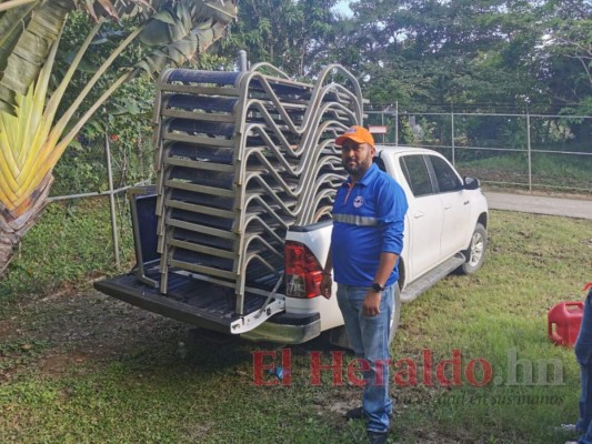 En sillas de playa atenderán a pacientes con síntomas de dengue en Roatán