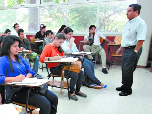 Sanciones a maestros que no abran cupos en la UNAH