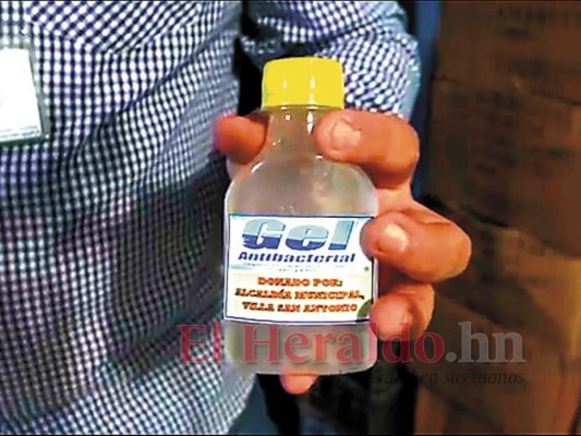 Fabrican gel de manos con aguardiente decomisado en Comayagua