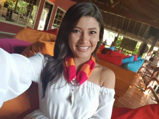 Milagro Flores sorprende a sus seguidores con atrevidas fotos en traje de baño