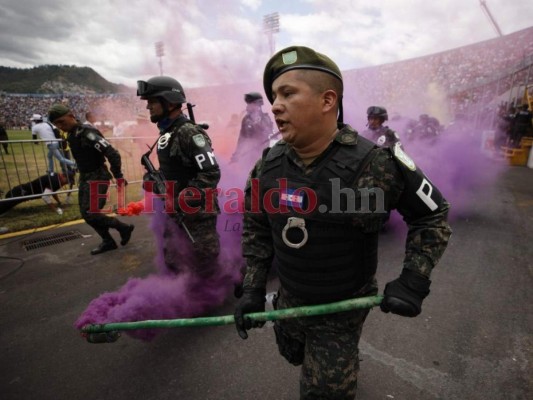Militares hacen exhibición de poderío y disciplina en desfiles patrios