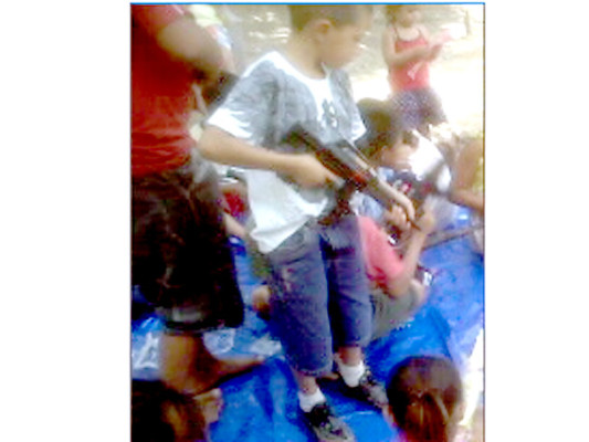 Niños del Bajo Aguán dibujan muerte y desalojos