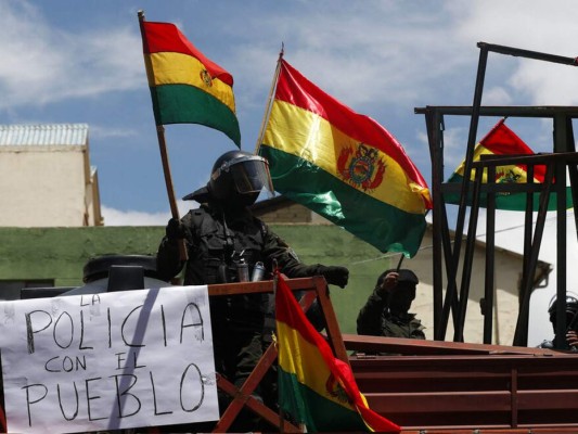 FOTOS: Con aplausos y banderas opositores celebran renuncia de Evo Morales