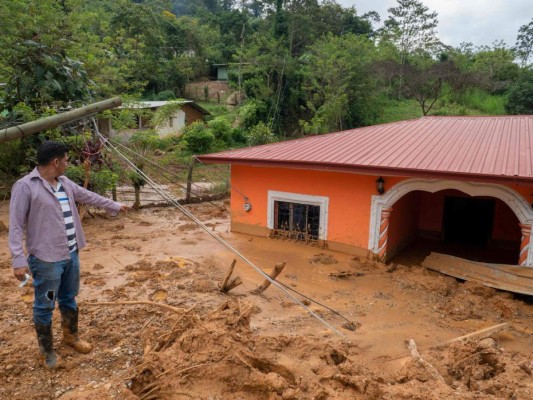FOTOS: Destrucción y desesperación en Santa Bárbara tras paso de Eta y Iota   