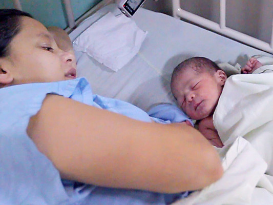 Tres varones y una niña, los primeros nacimientos de 2012 en Tegucigalpa