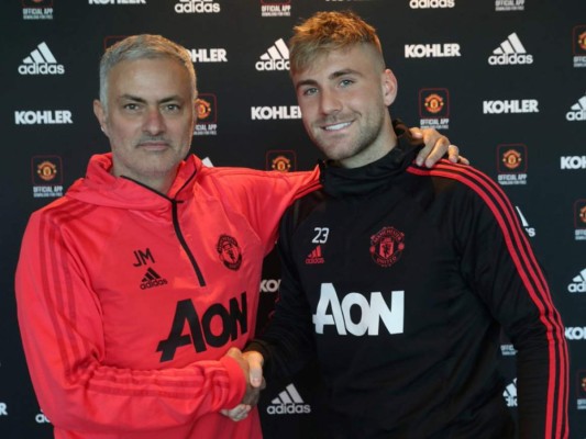 Luke Shaw renueva su contrato con el Manchester United hasta 2023