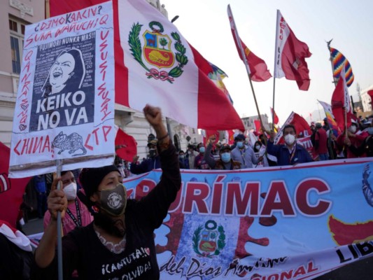Perú aún no proclama presidente a un mes de elecciones