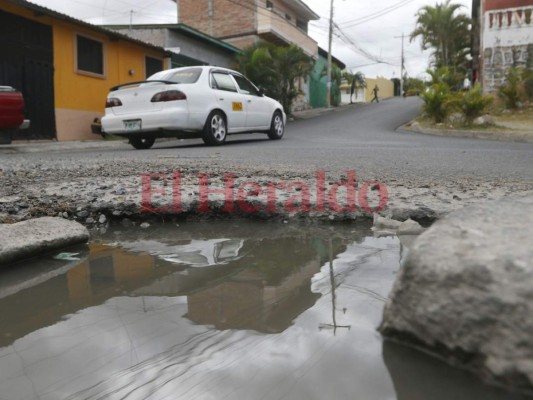 Un enorme bache da la 'bienvenida” en la colonia San Francisco de la capital