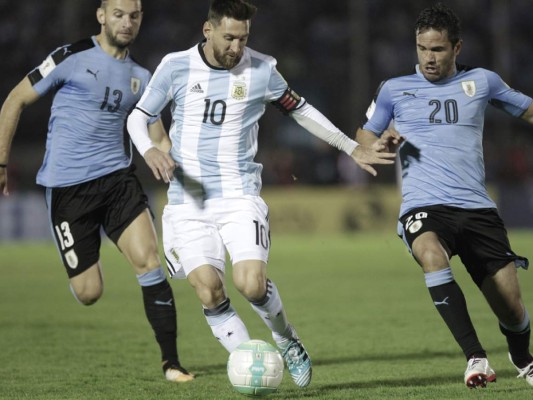 Uruguay no pudo y empató 0-0 ante Argentina