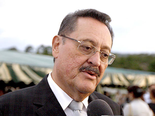Ex Fiscal General renuncia a sus aspiraciones políticas