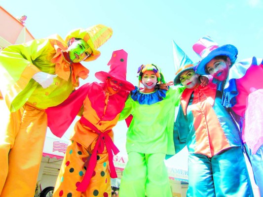 Con alegría y tradición inicia Festima 2014