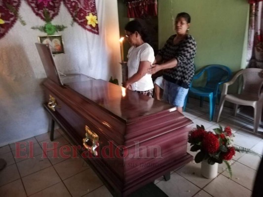 Tristes imágenes: familiares lloran a las víctimas del accidente en El Porvenir