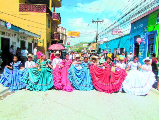 Con alegría y tradición inicia Festima 2014